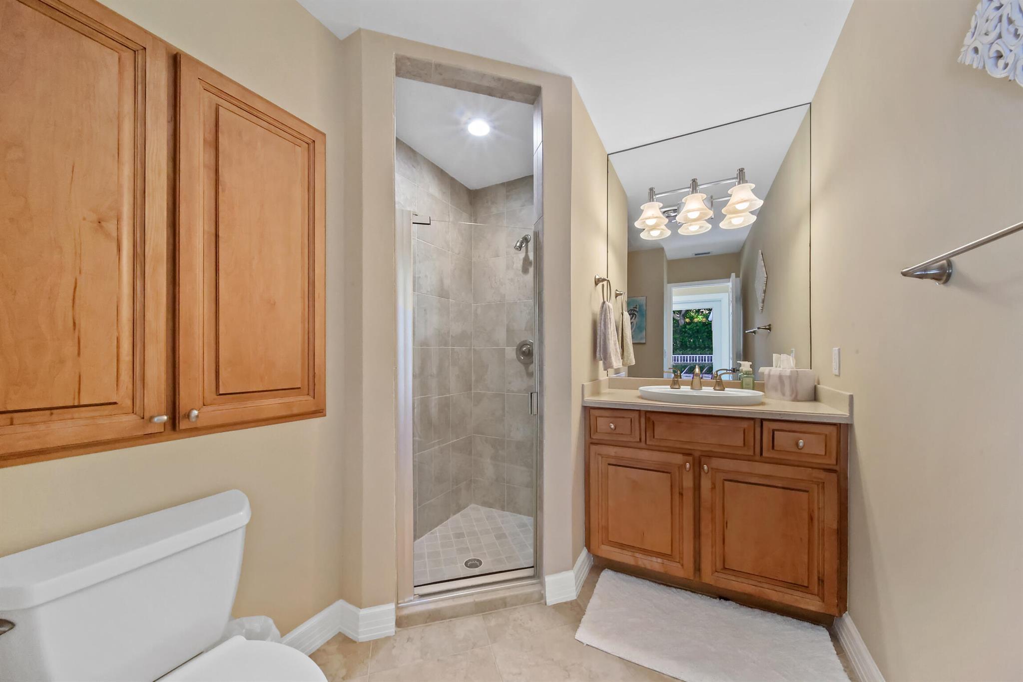 HIGH POINT ISLE - Residential