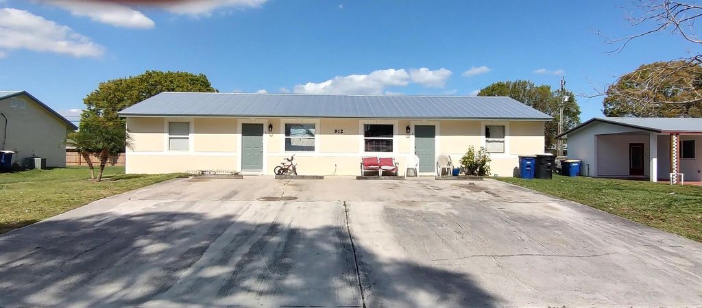 Photo of 912 Skylark Drive, Fort Pierce, FL 34982 (MLS # R10956906)