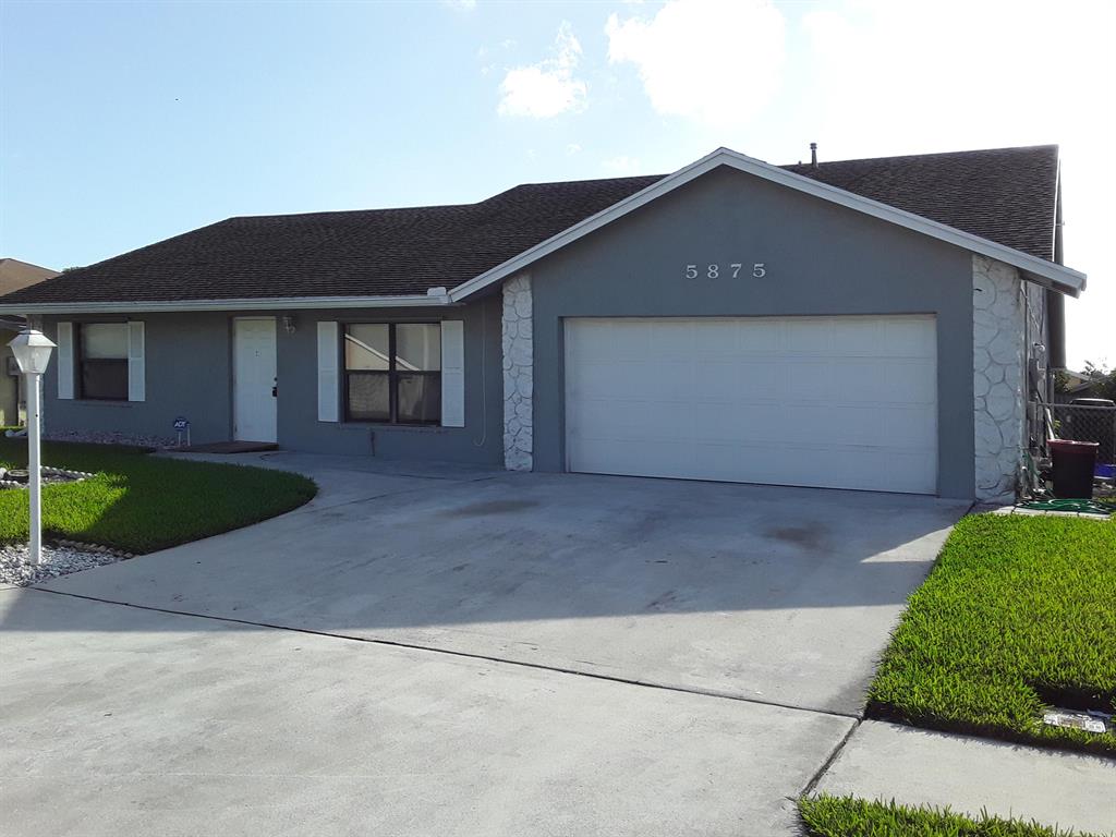 Beautiful Single Family Home with fenced backyard. Close to shopping and schools.