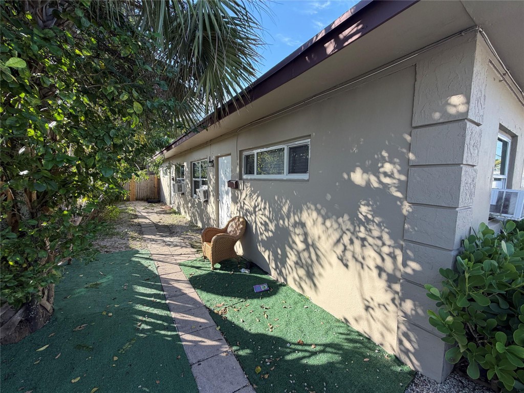 LINCOLN PARK - Residential Income