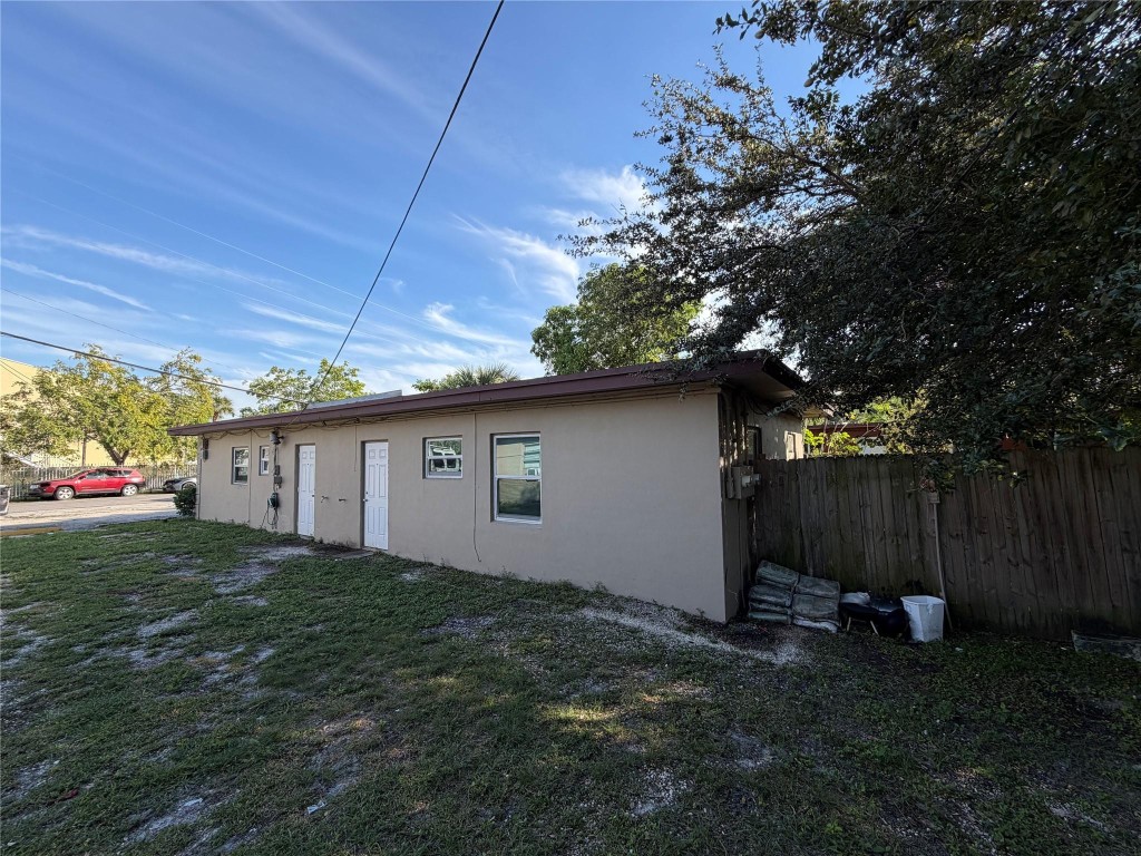 LINCOLN PARK - Residential Income