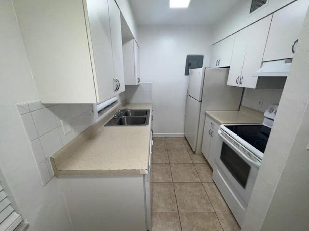 Lauderdale 2-9 D - Residential Lease