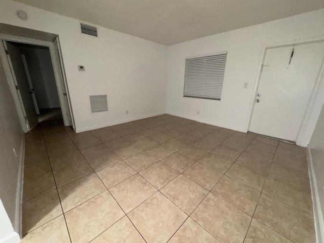 Lauderdale 2-9 D - Residential Lease