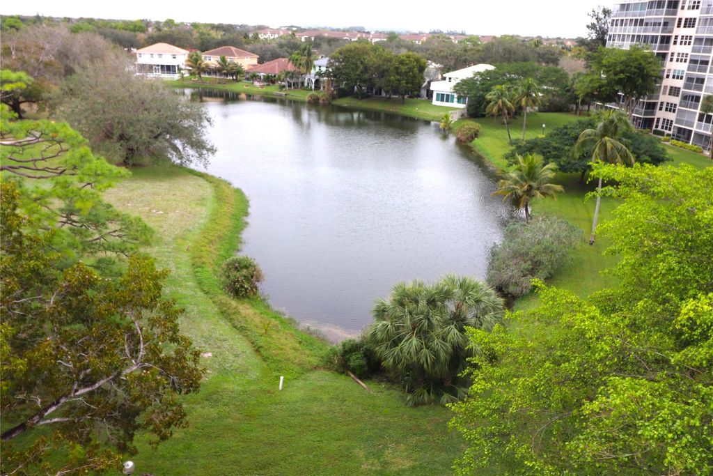 Photo of 3503 Oaks Way #501, Pompano Beach, FL 33069 (MLS # F10416662)