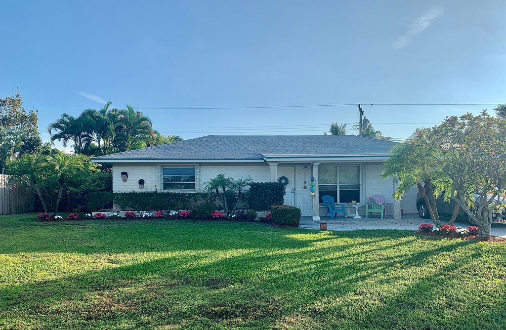 Photo of 12 Pineview Road, Jupiter, FL 33469 (MLS # R10768527)