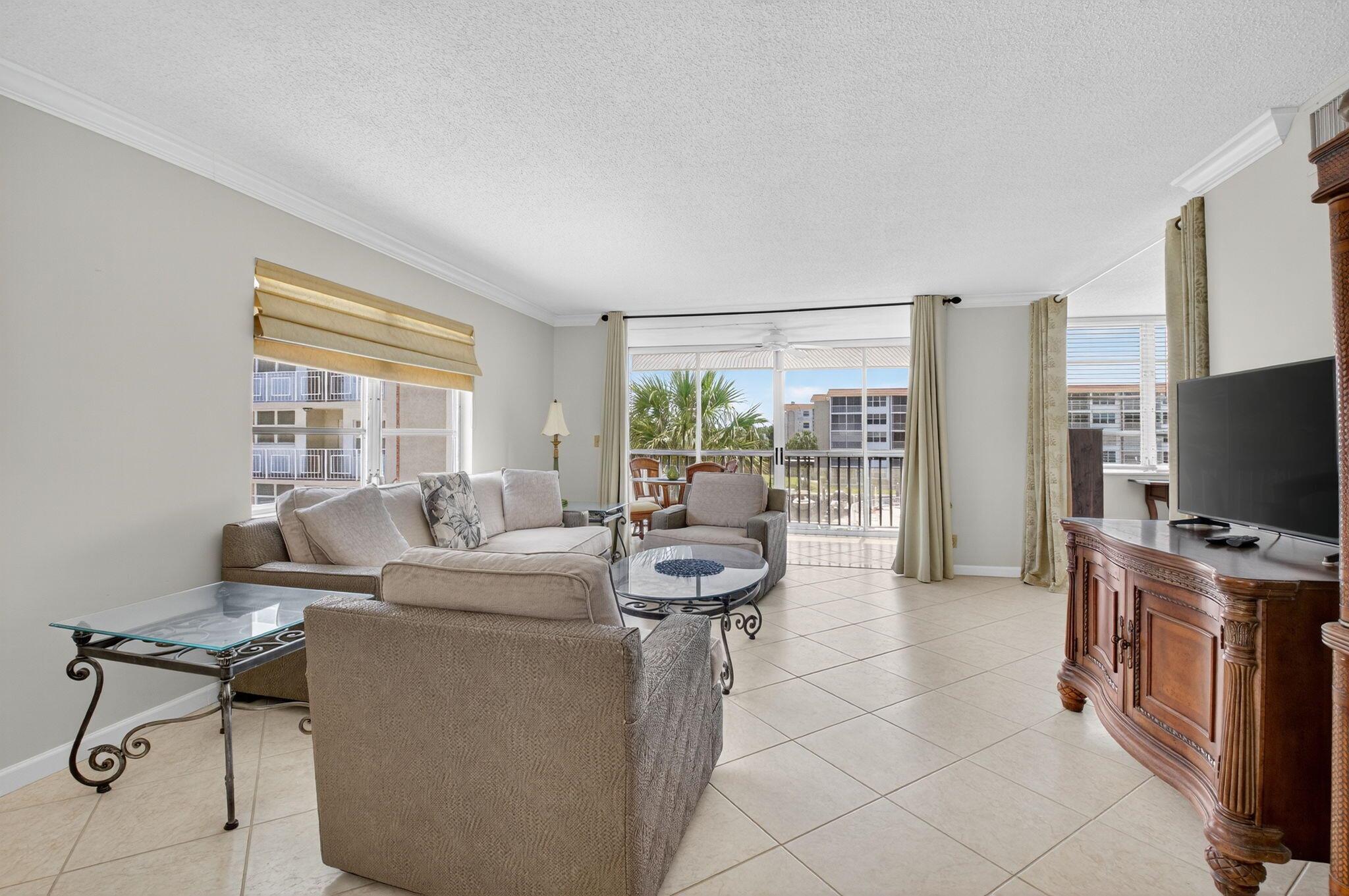 2717 Florida Boulevard 320
