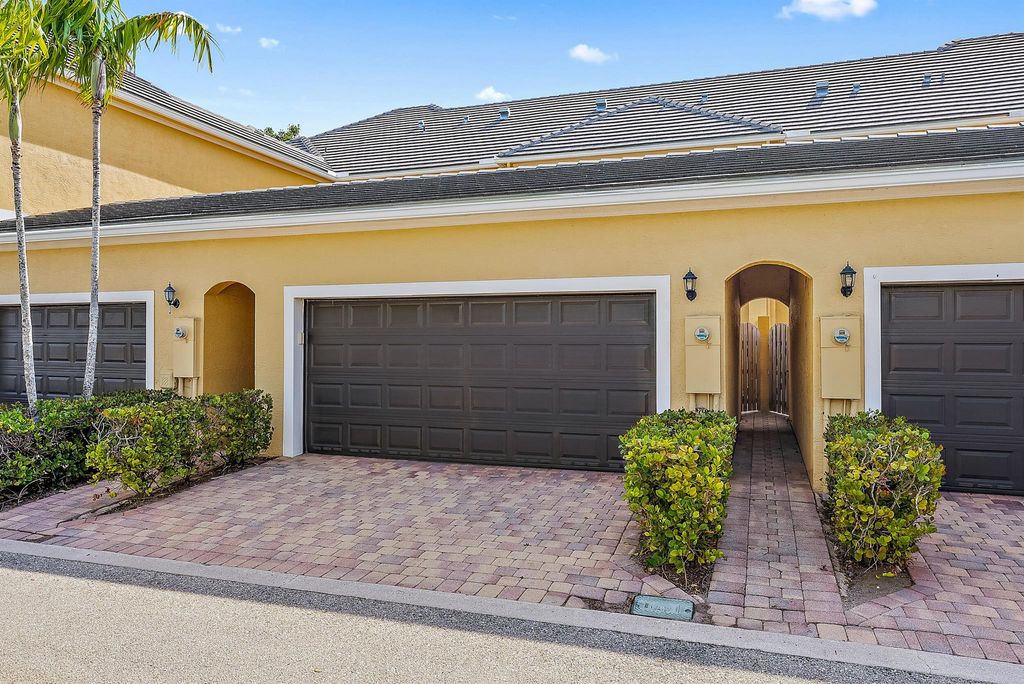 Photo of 138 Ennis Lane, Jupiter, FL 33458 (MLS # R10972943)