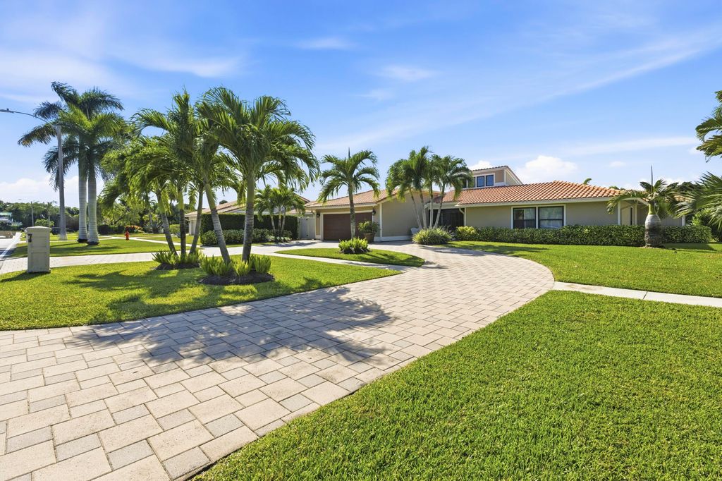 Photo of 11327 Wingfoot Drive, Boynton Beach, FL 33437 (MLS # R11142414)