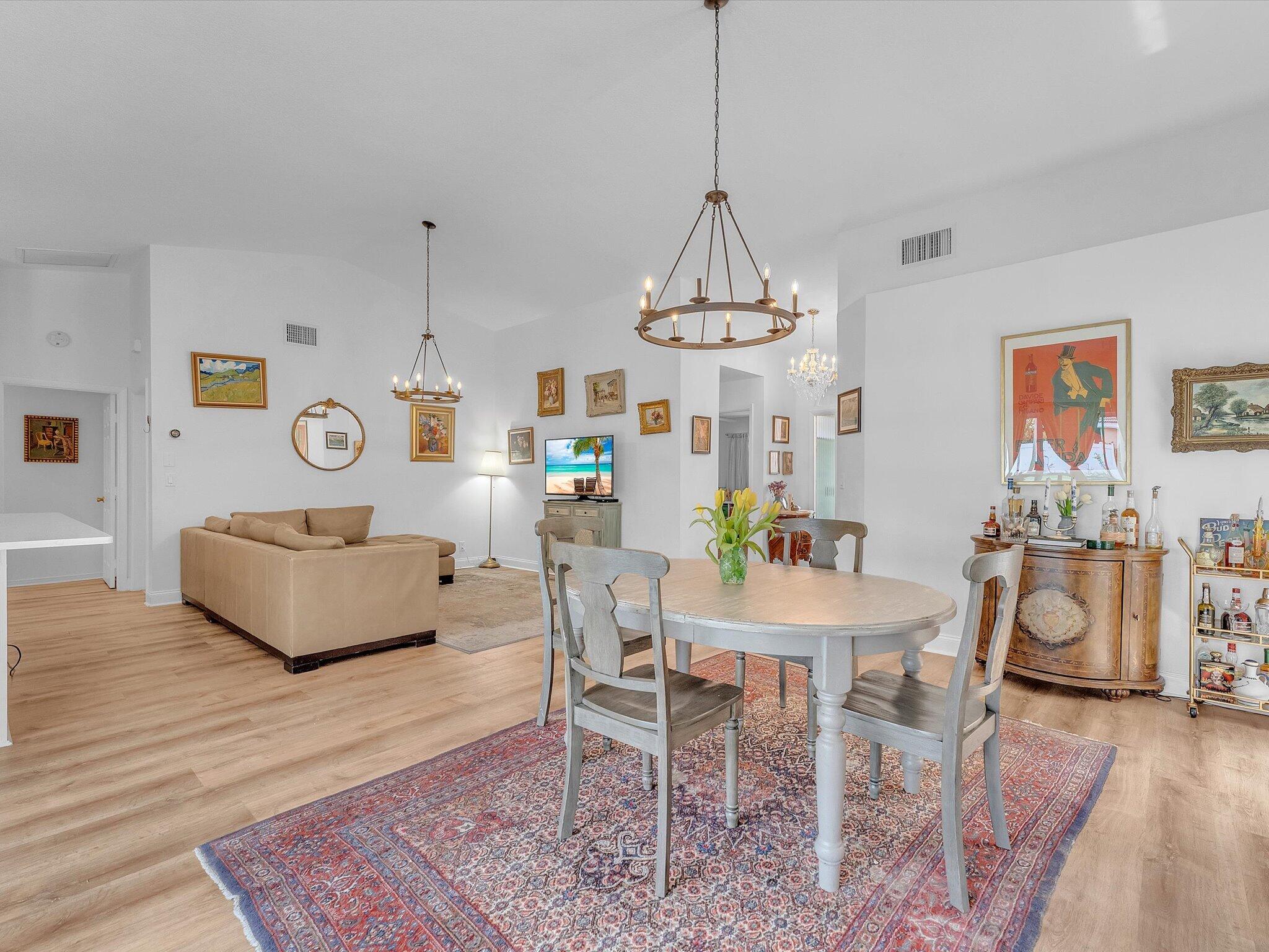 1097 Roble Way
