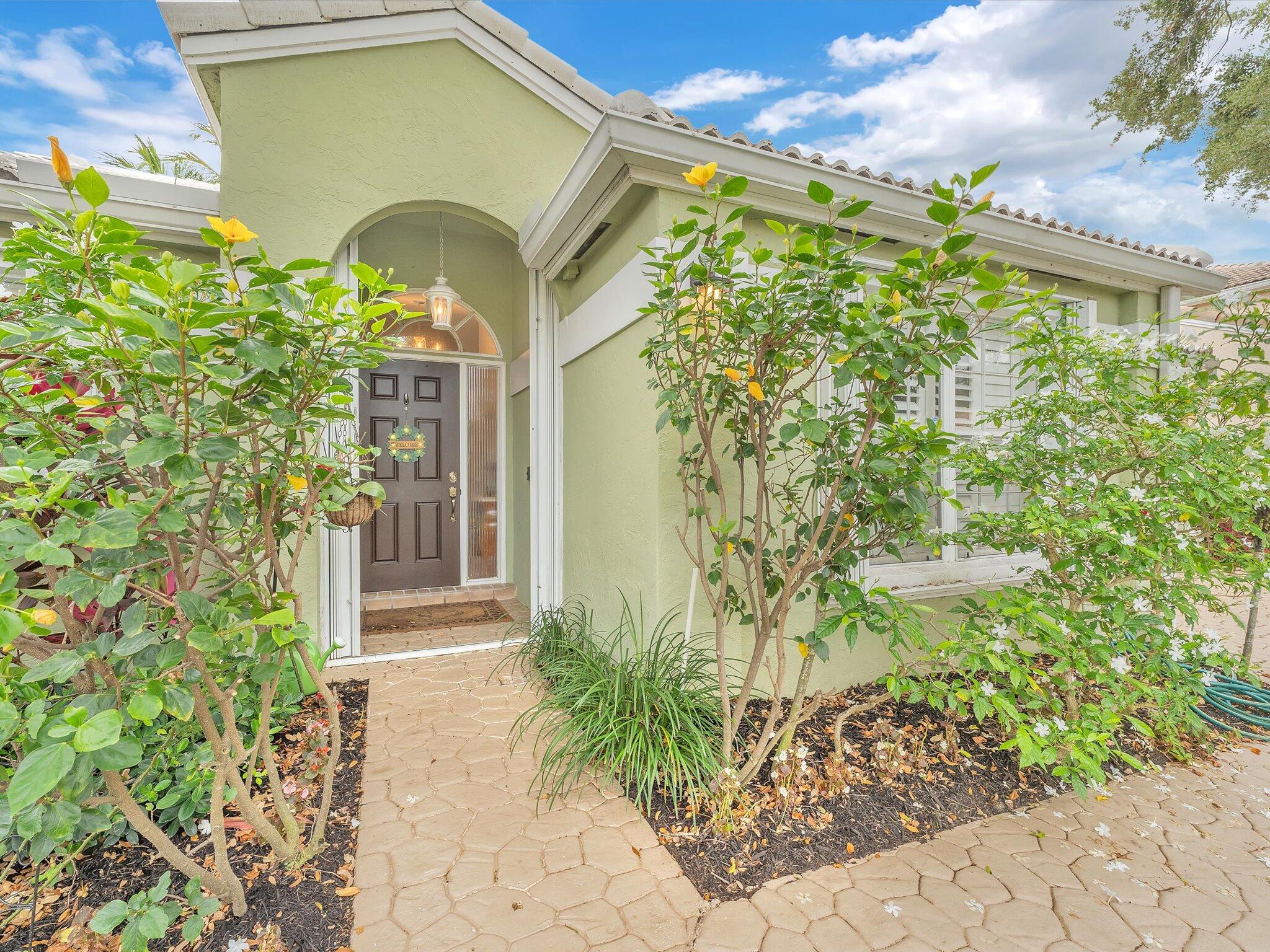 1097 Roble Way