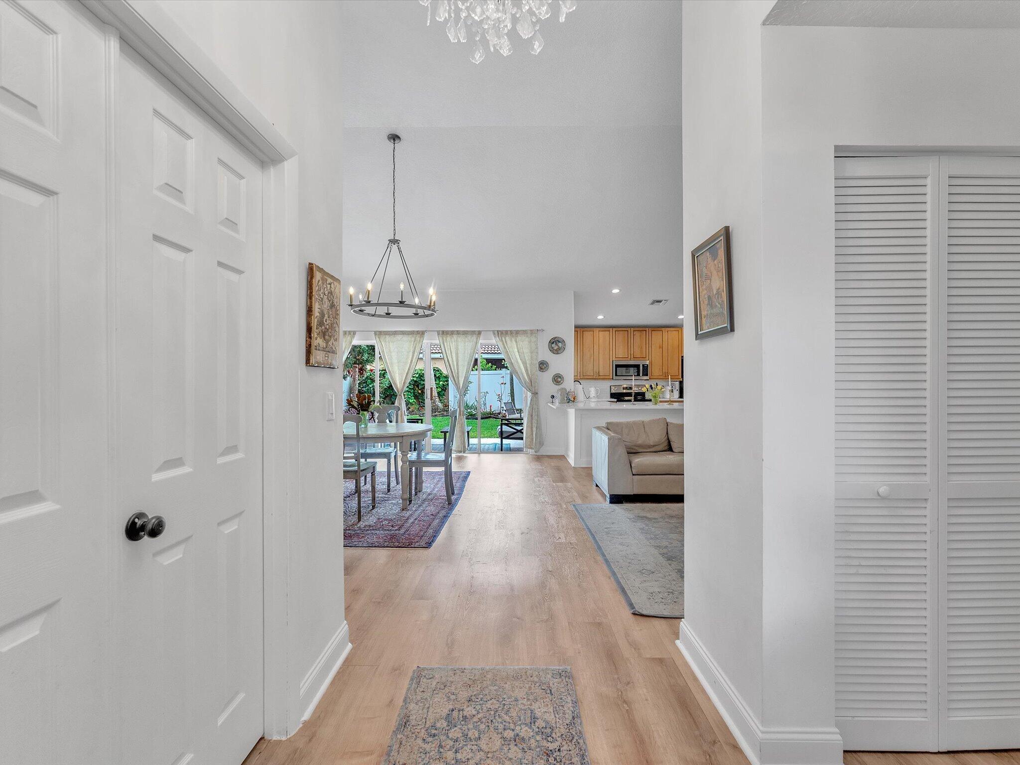 1097 Roble Way