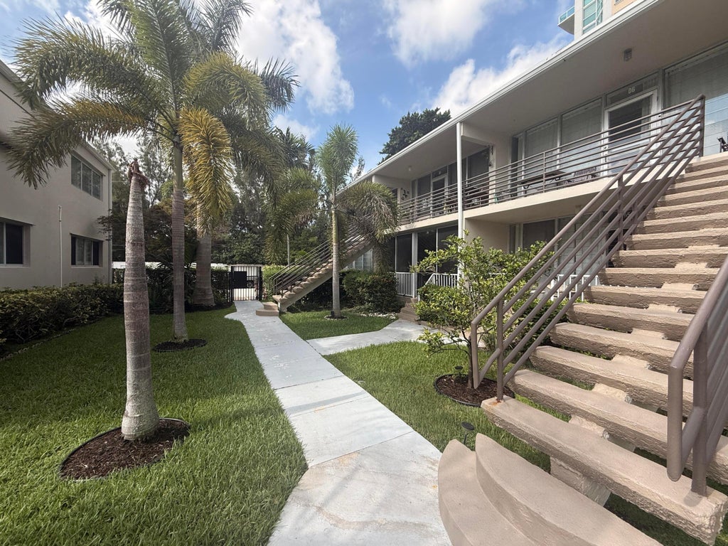 Photo of 901 N Birch Road #7D, Fort Lauderdale, FL 33304 (MLS # B26073189)