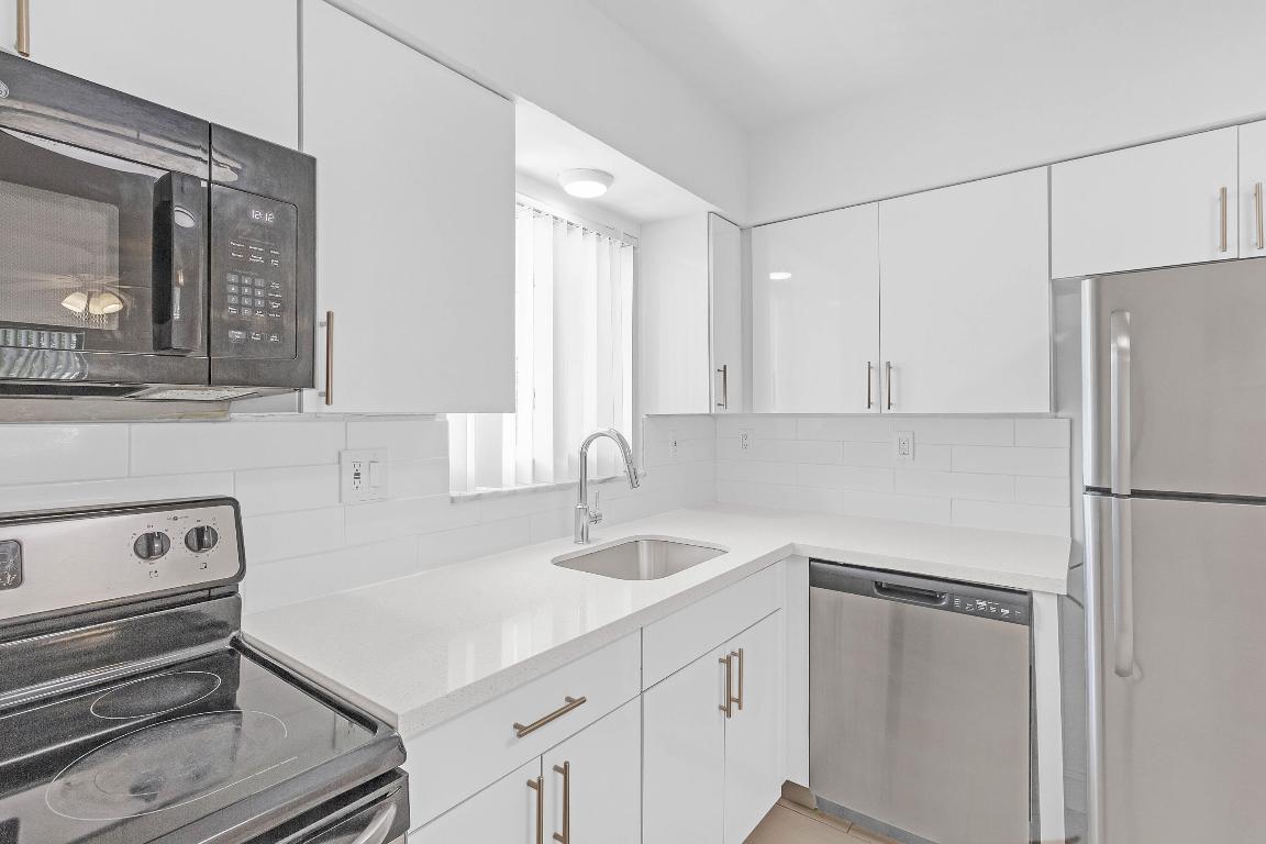 BOCA RATON SQUARE GATEWAY - Residential Lease