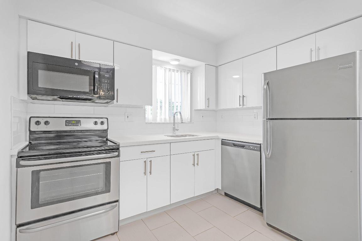 BOCA RATON SQUARE GATEWAY - Residential Lease