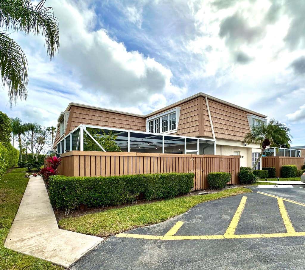 Photo of 11551 WINCHESTER Drive, Palm Beach Gardens, FL 33410 (MLS # B26062214)