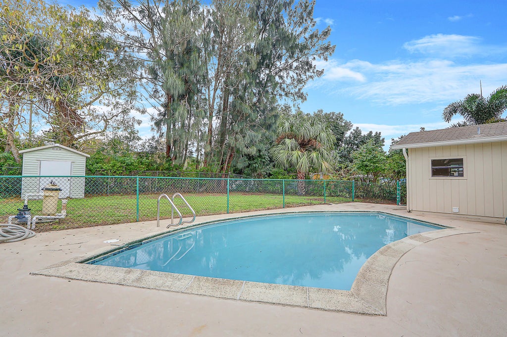Photo of 801 W Wisteria Avenue, Fort Pierce, FL 34982 (MLS # R10951473)