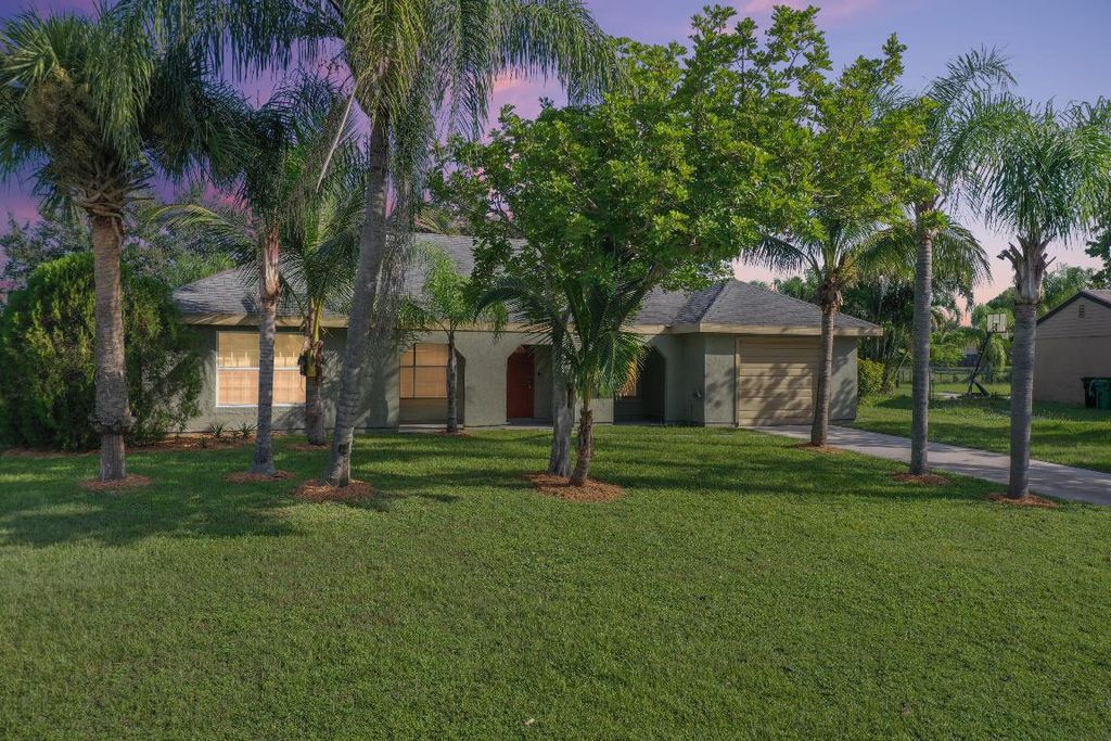Photo of 737 SW Belmont Circle, Port Saint Lucie, FL 34953 (MLS # R11147779)