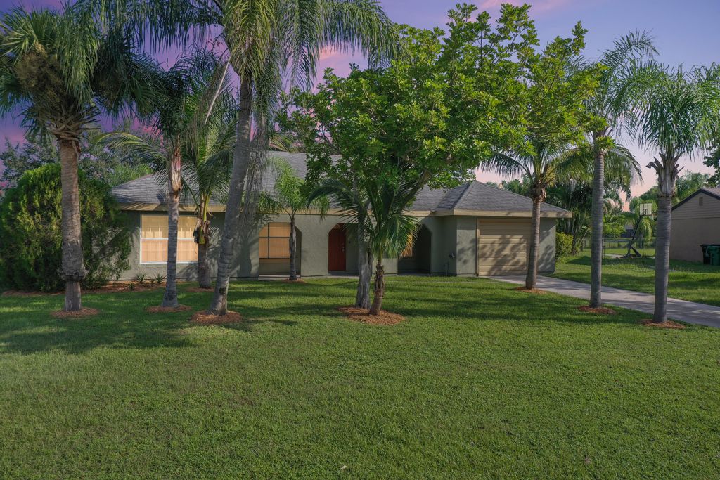 Photo of 737 SW Belmont Circle, Port Saint Lucie, FL 34953 (MLS # R11147779)