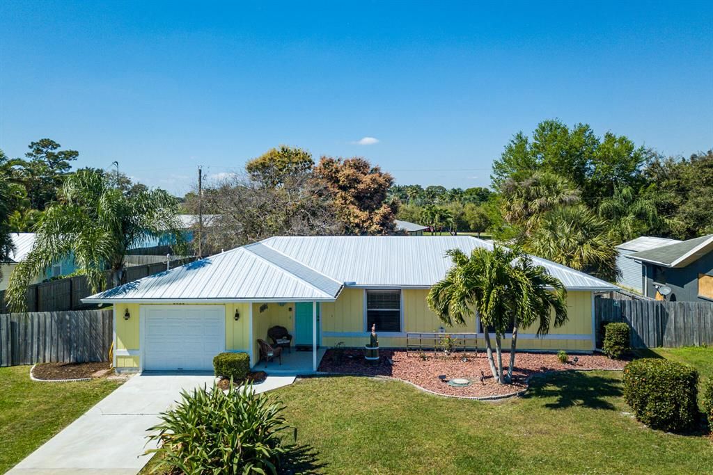 Photo of 2522 SE Jason Place, Port Saint Lucie, FL 34952 (MLS # R10877911)