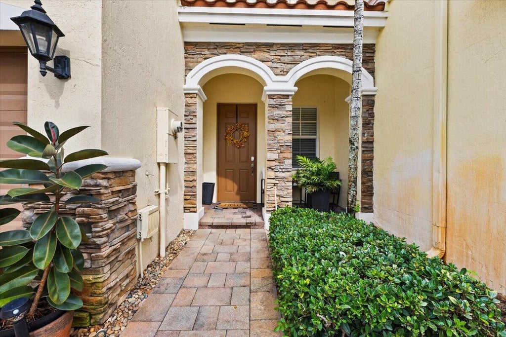 Photo of 130 EMERALD CREEK Terrace, Davie, FL 33325 (MLS # B26077821)