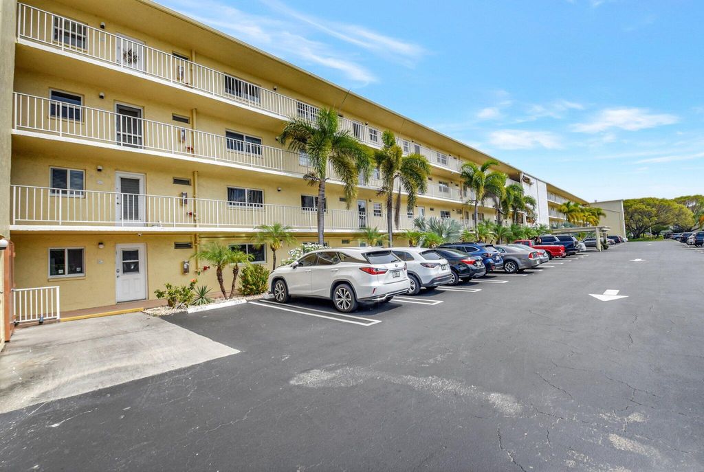 Photo of 2620 NE 1st Court #1080, Boynton Beach, FL 33435 (MLS # R11085063)