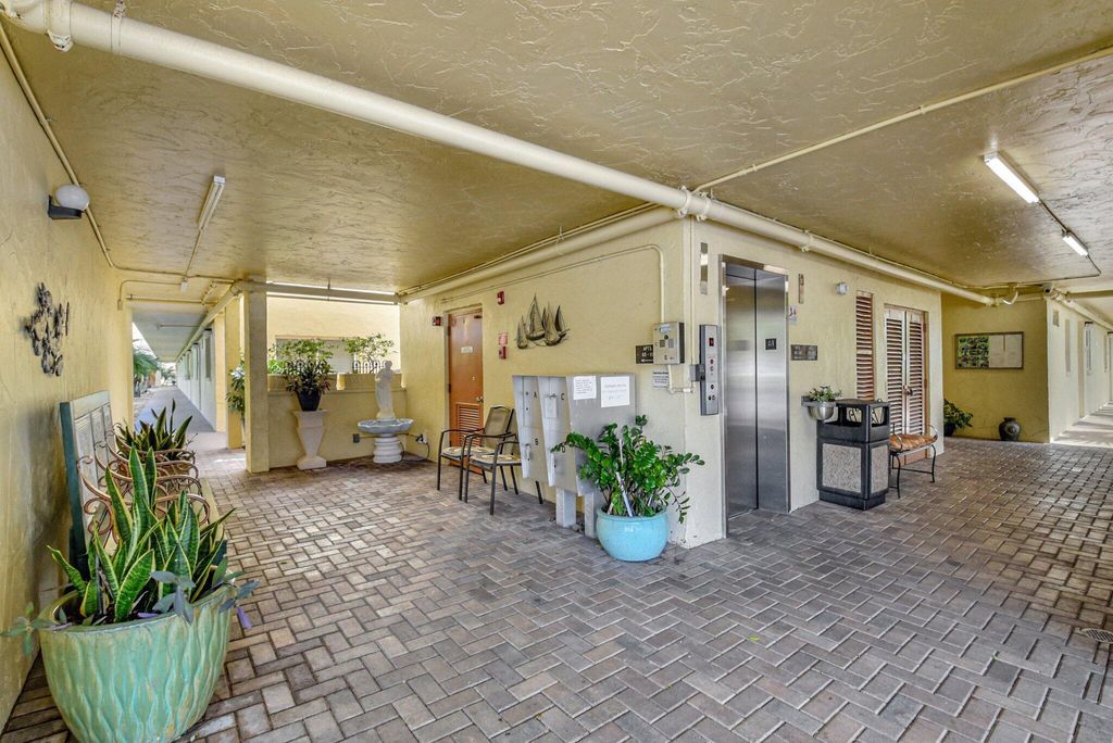 Photo of 2620 NE 1st Court #1080, Boynton Beach, FL 33435 (MLS # R11085063)