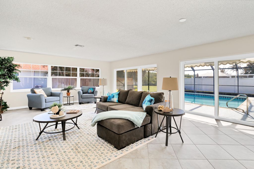 Photo of 1904 6th Avenue SE, Vero Beach, FL 32962 (MLS # R11160920)