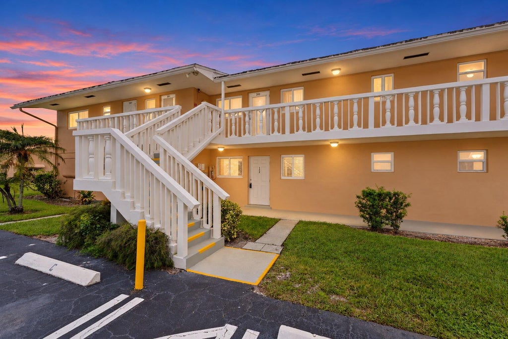 Photo of 2192 NE 1ST Way #102, Boynton Beach, FL 33435 (MLS # B26084539)