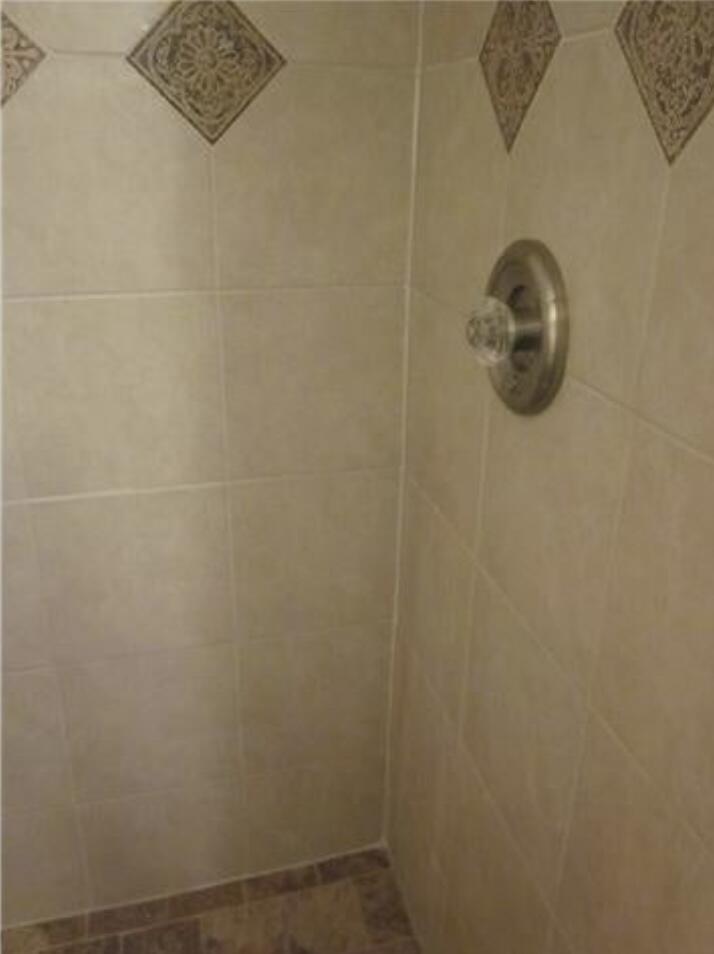 PINE HOLLOW CONDO - Residential Lease