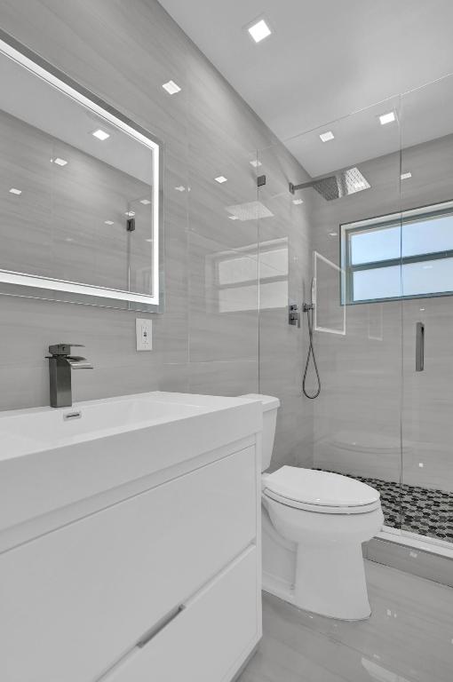 LIGHTHOUSE BAY CONDO - Residential Lease