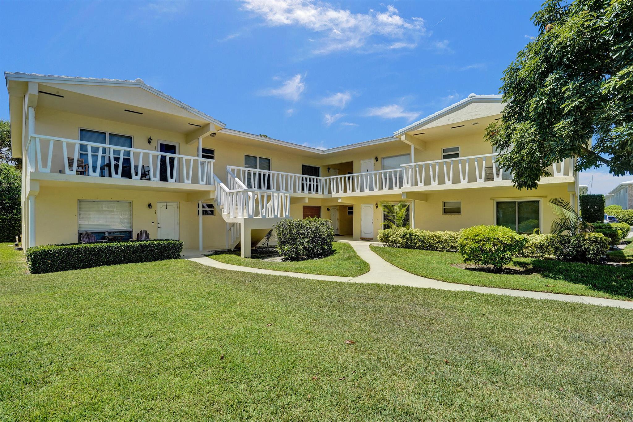 Beautifully renovated 2 bedroom and 2 full bathroom unit is located in the highly sought after Marina District in Lighthouse Point! This move in ready unit offers impact windows throughout, new marble and tile flooring, upgraded kitchen, located a short drive to the best beaches, shops and restaurants. Pet Friendly