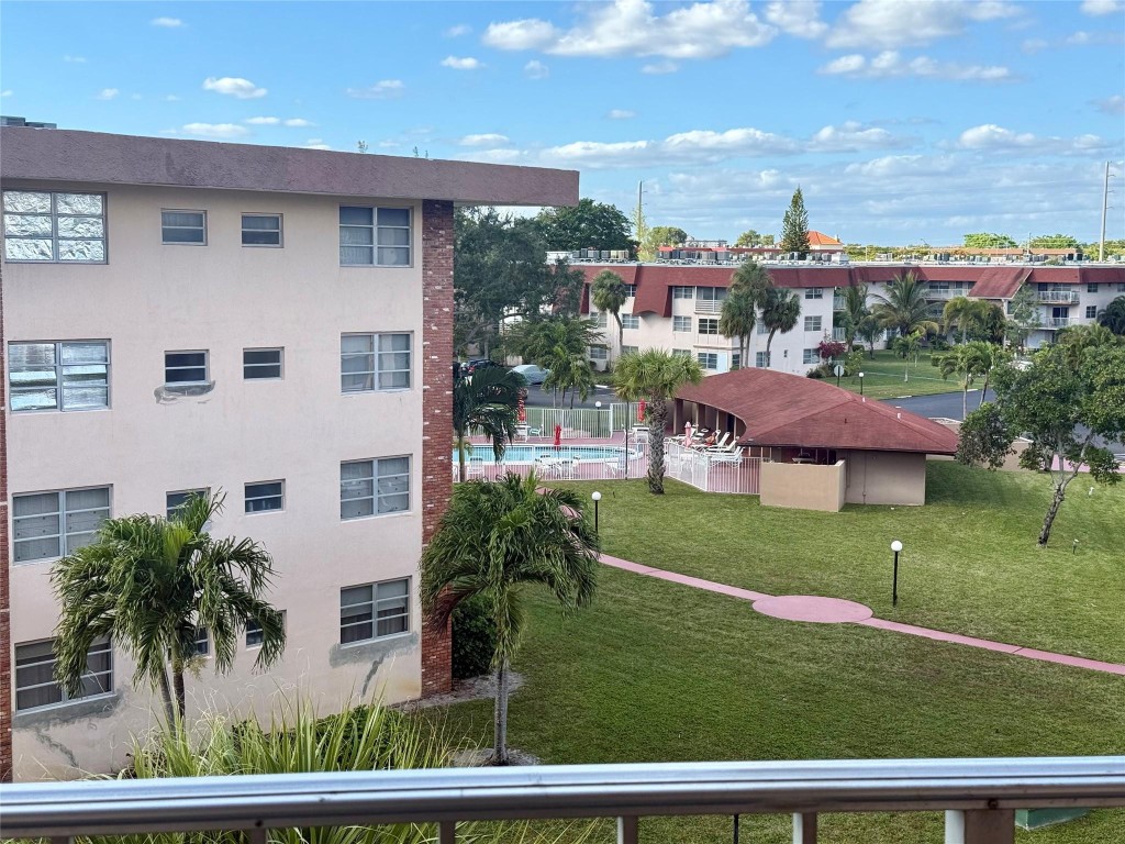 Lauderdale Oaks - Residential