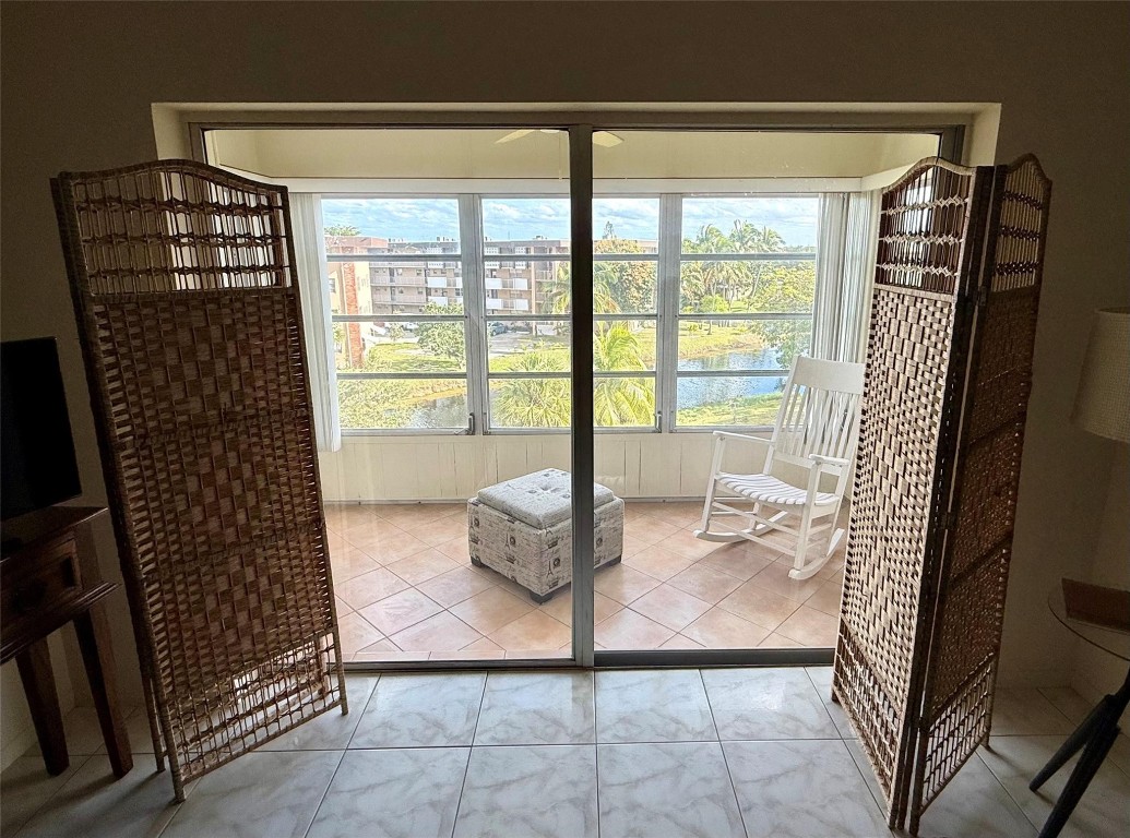 Lauderdale Oaks - Residential