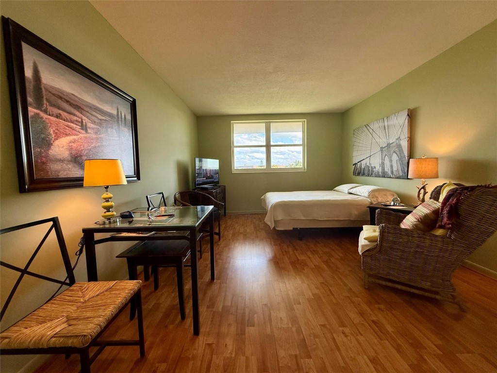 Lauderdale Oaks - Residential