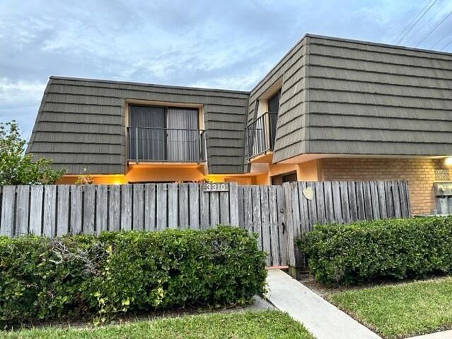 Very nice and spacious townhome located in the heart of WPB. Less than 10 minutes away from the Palm Beach Outlet Mall, and less than 20 minutes away from PBI Airport. Fully remodeled kitchen, unit has laminate floor throughout and washer and dryer on the first floor. These townhomes feature a screen in patio perfect for gatherings
 with family and friends!