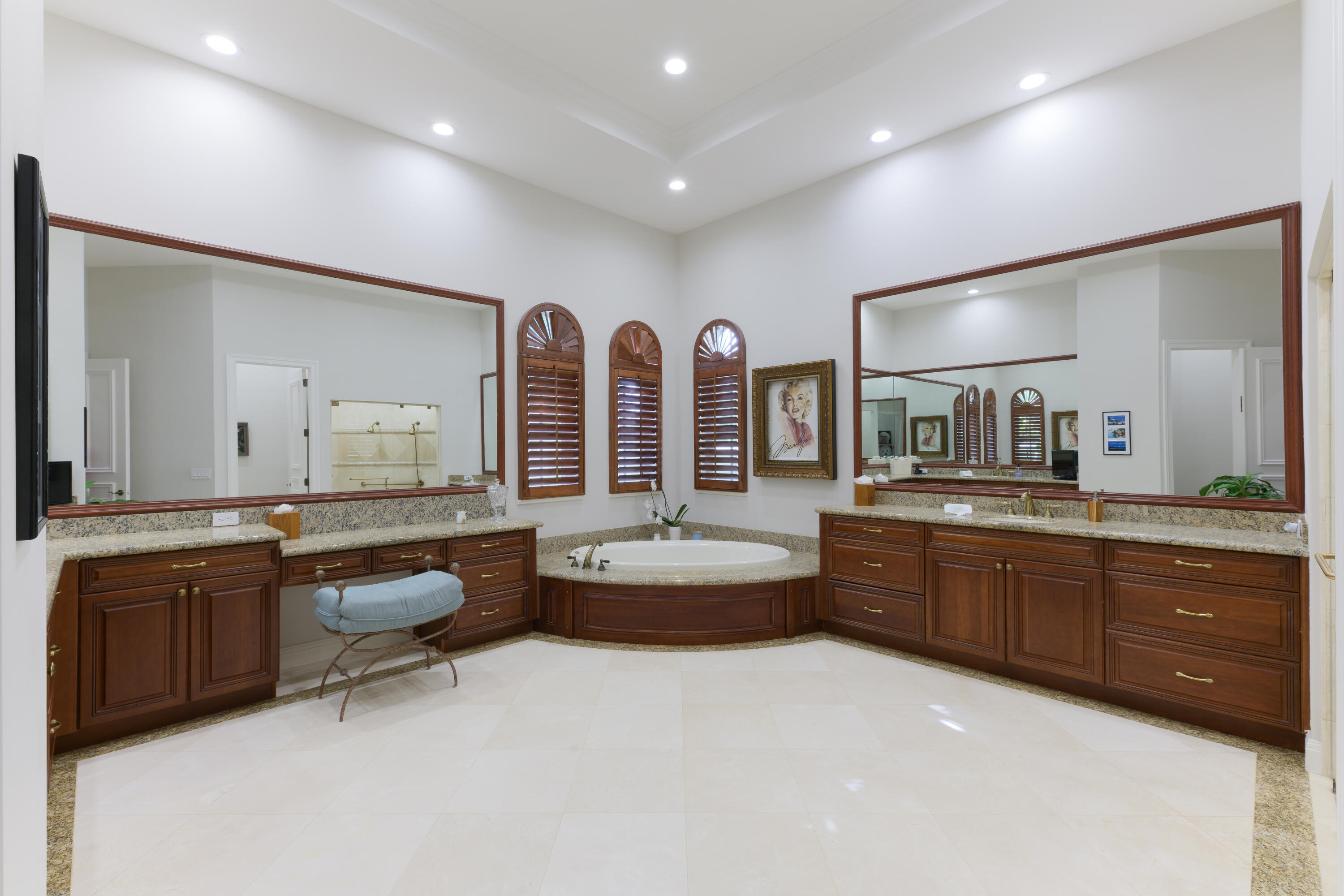 HARBOUR ISLES - Residential