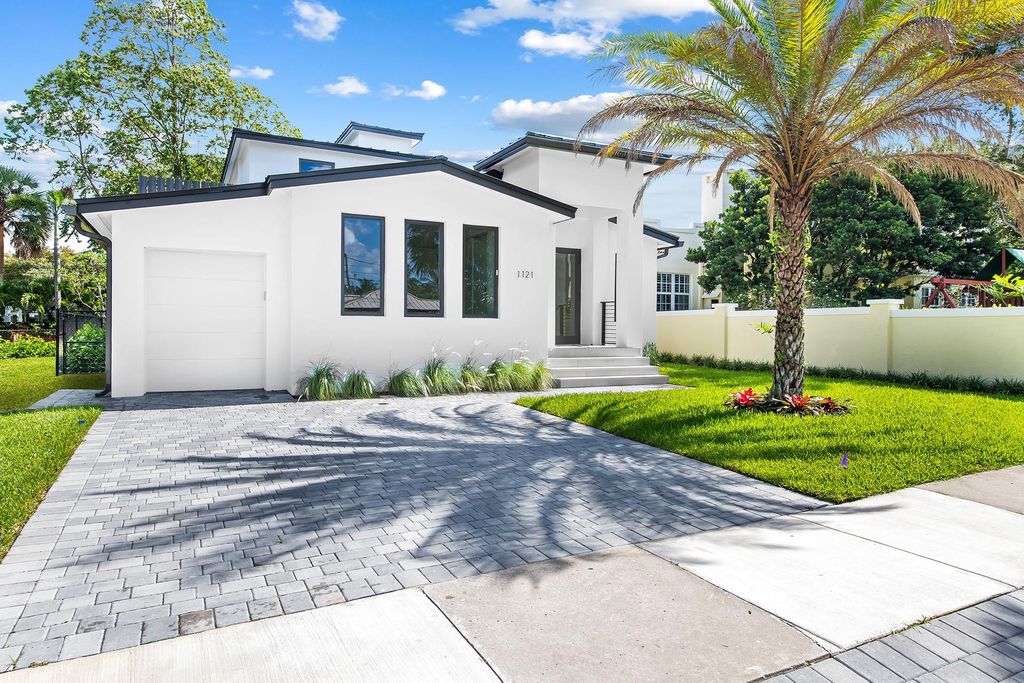 Photo of 1121 SE 9th Street, Fort Lauderdale, FL 33316 (MLS # F10399005)