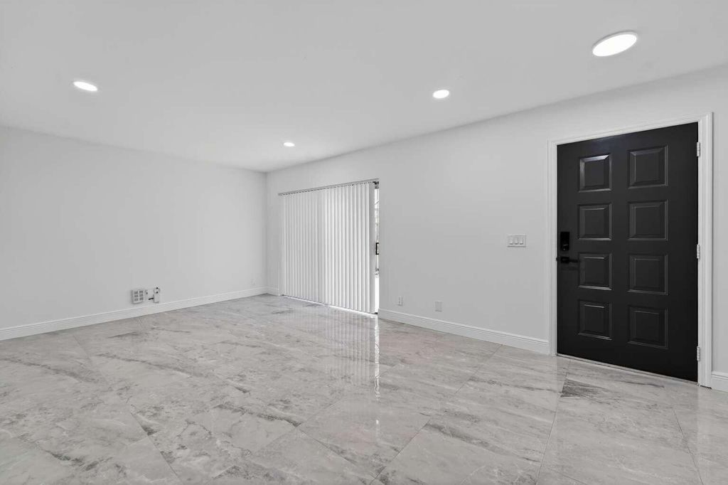 Photo of 7512 E Courtyard Run E, Boca Raton, FL 33433 (MLS # B26003085)