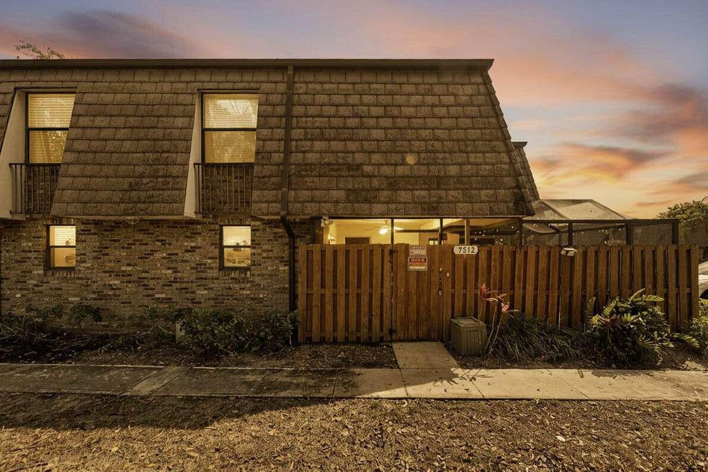 Photo of 7512 E Courtyard Run E, Boca Raton, FL 33433 (MLS # B26003085)