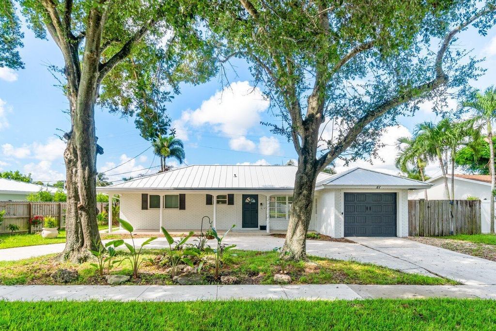Photo of 27 Pinehurst Lane, Boca Raton, FL 33431 (MLS # R11023148)