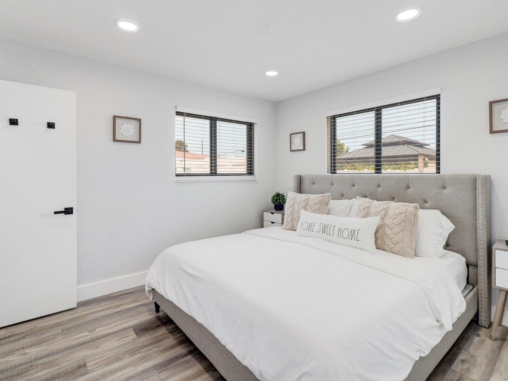 S/D OF 9-46-43 IN - Residential Income