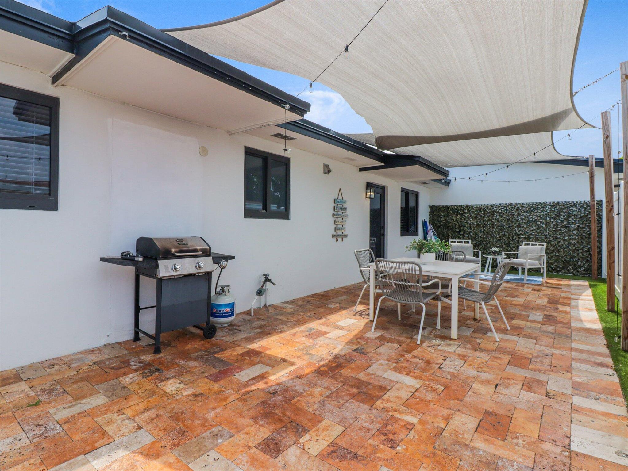 S/D OF 9-46-43 IN - Residential Income