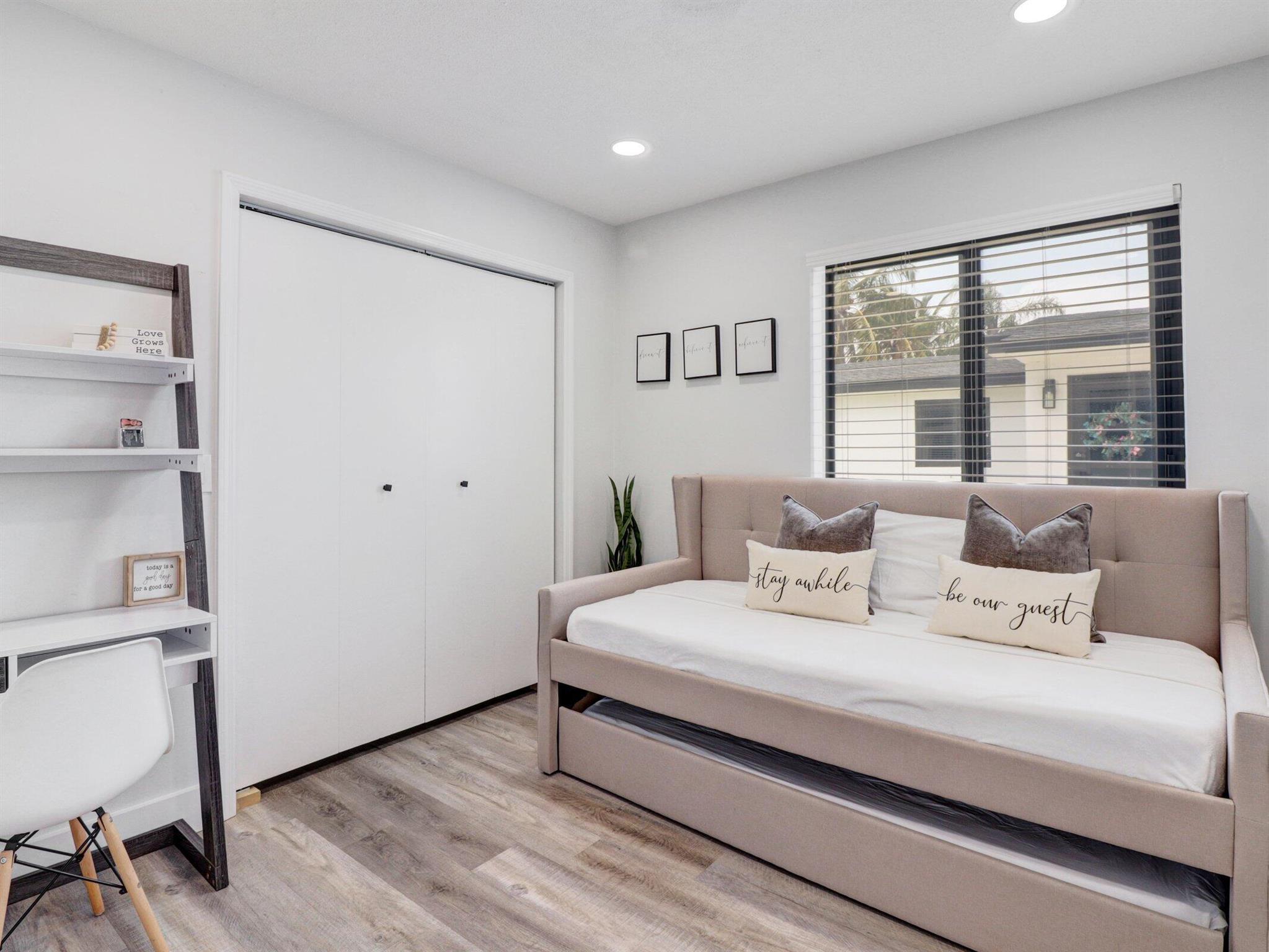 S/D OF 9-46-43 IN - Residential Income