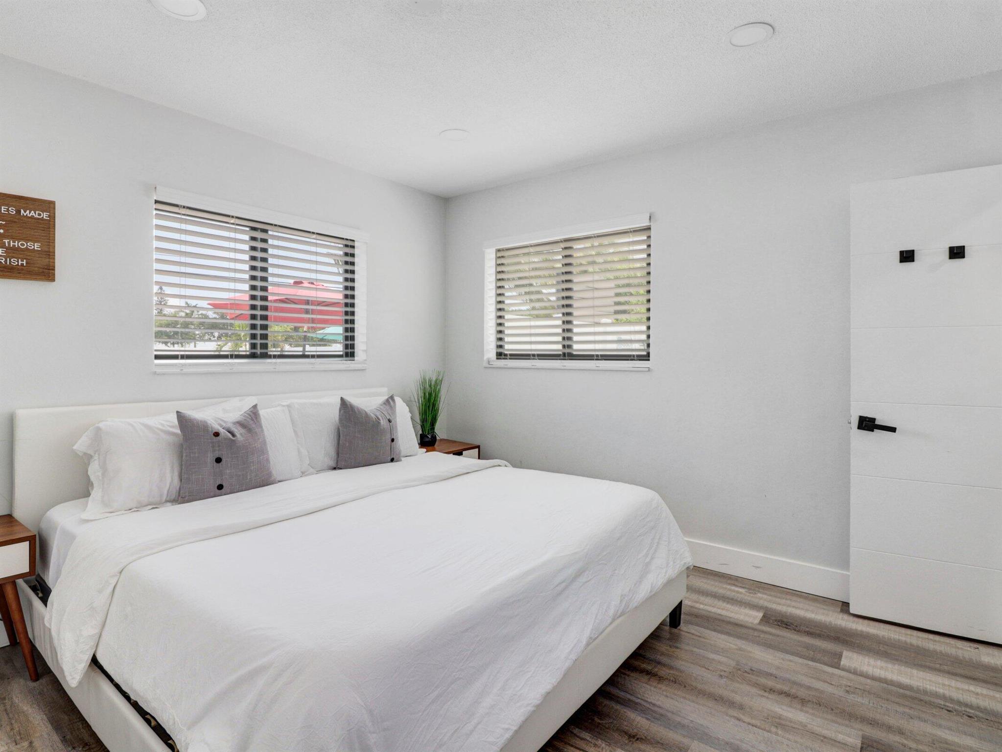 S/D OF 9-46-43 IN - Residential Income