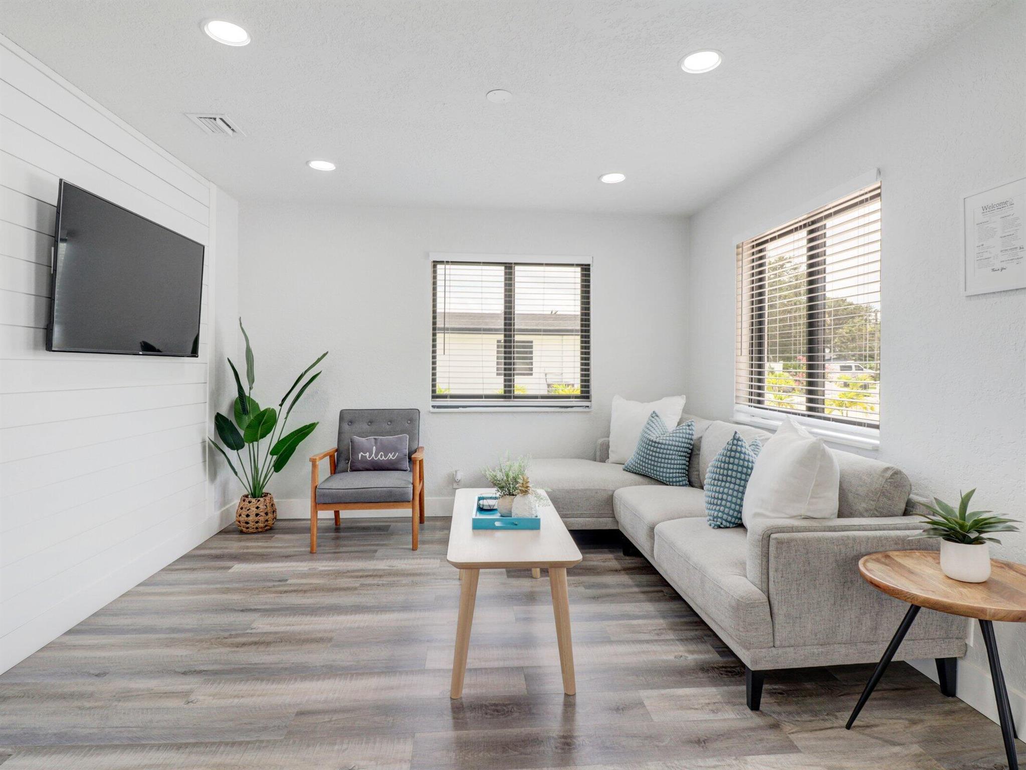 S/D OF 9-46-43 IN - Residential Income