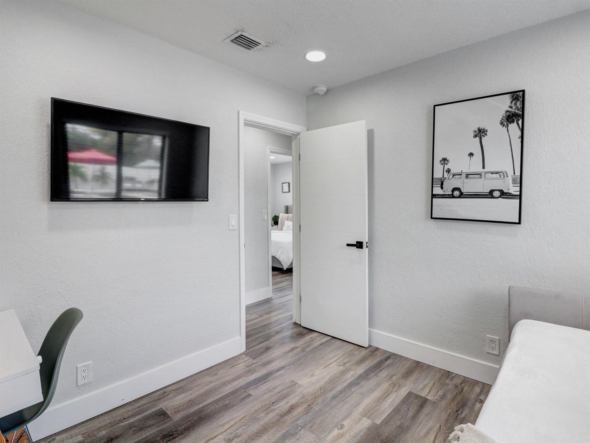 S/D OF 9-46-43 IN - Residential Income