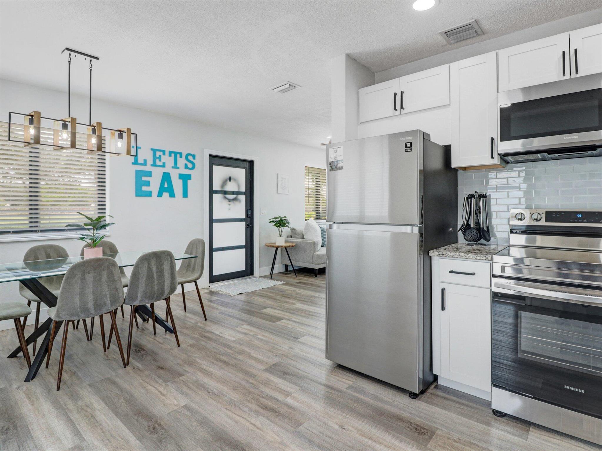 S/D OF 9-46-43 IN - Residential Income