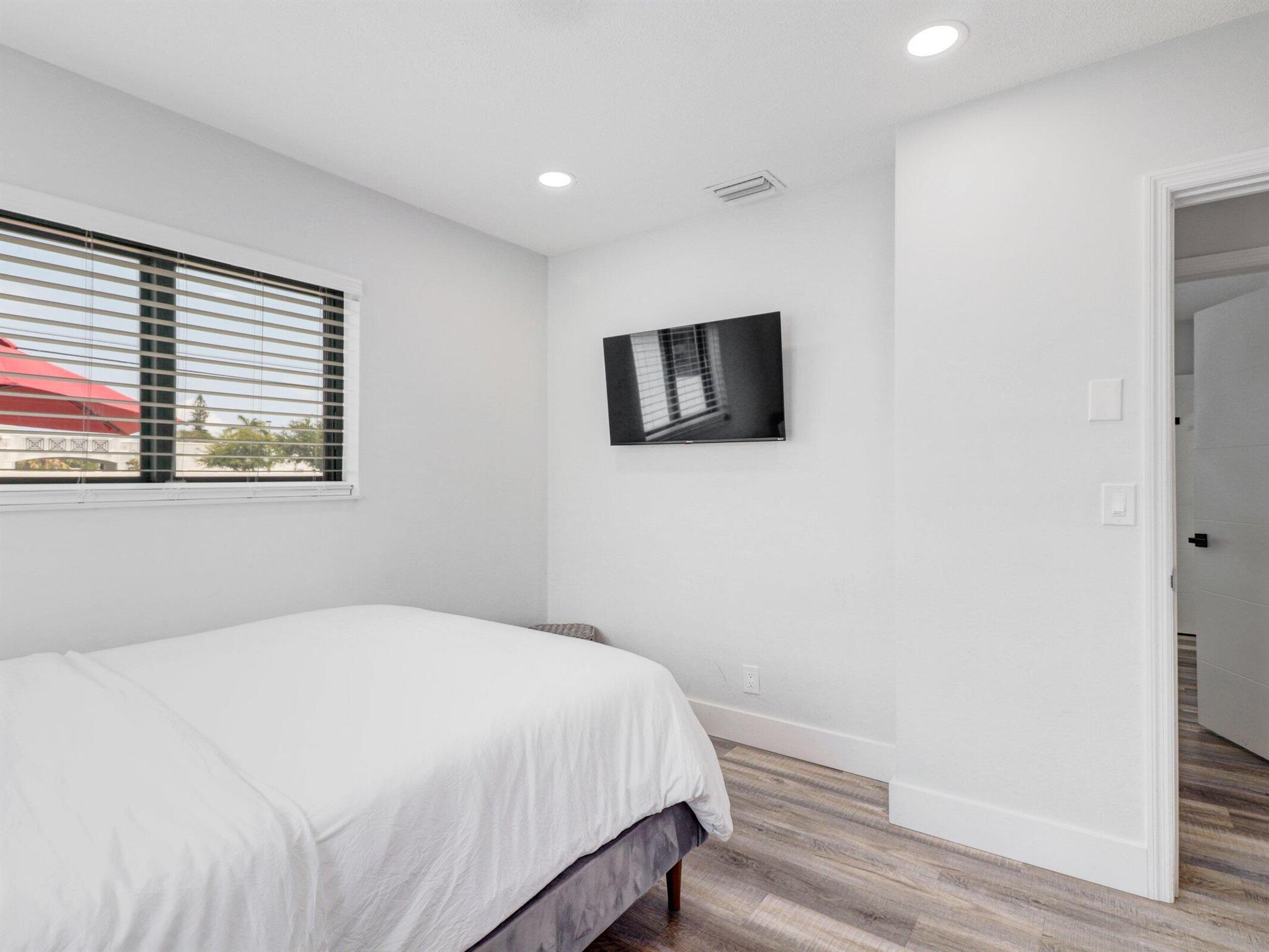 S/D OF 9-46-43 IN - Residential Income