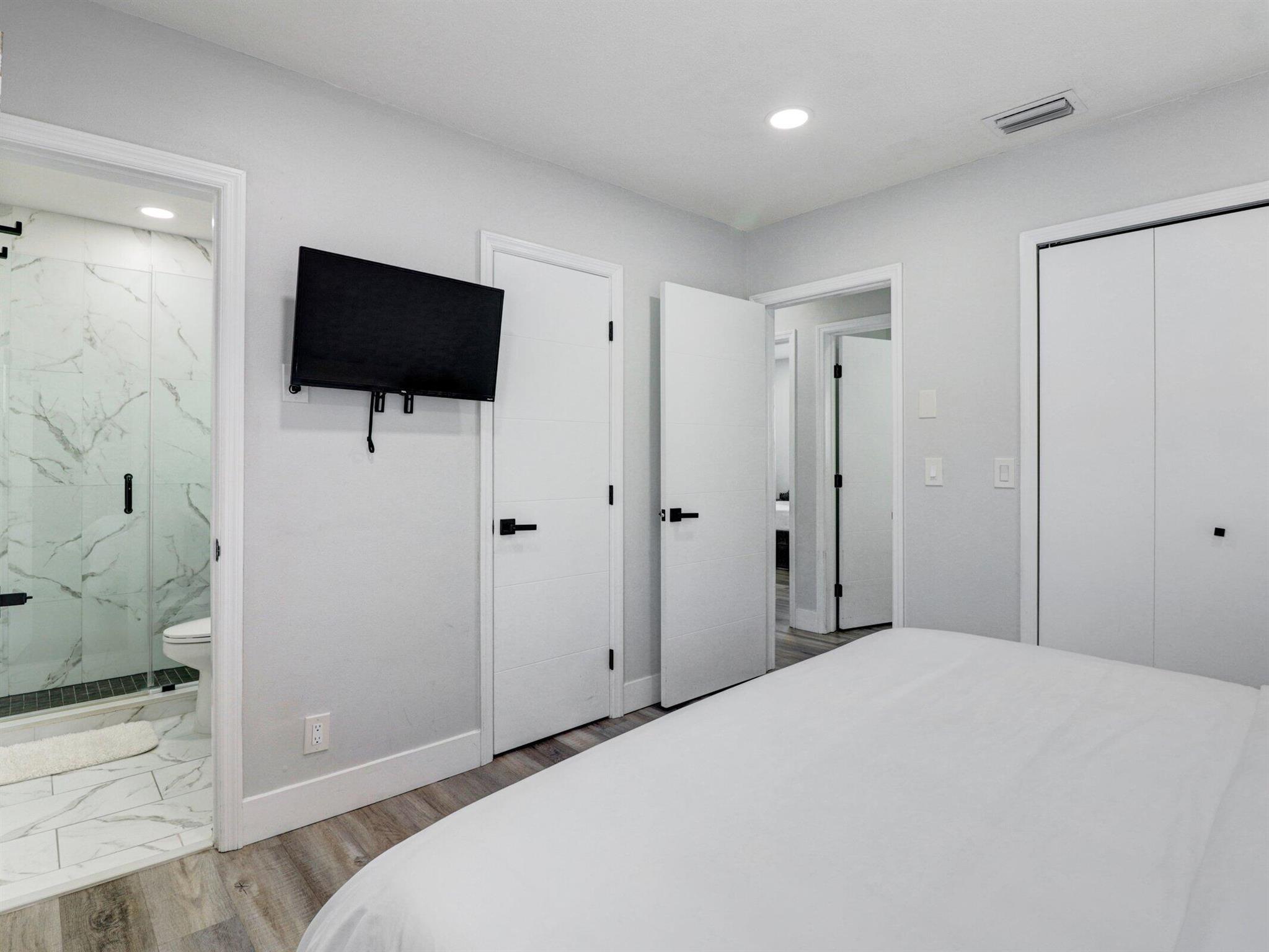 S/D OF 9-46-43 IN - Residential Income