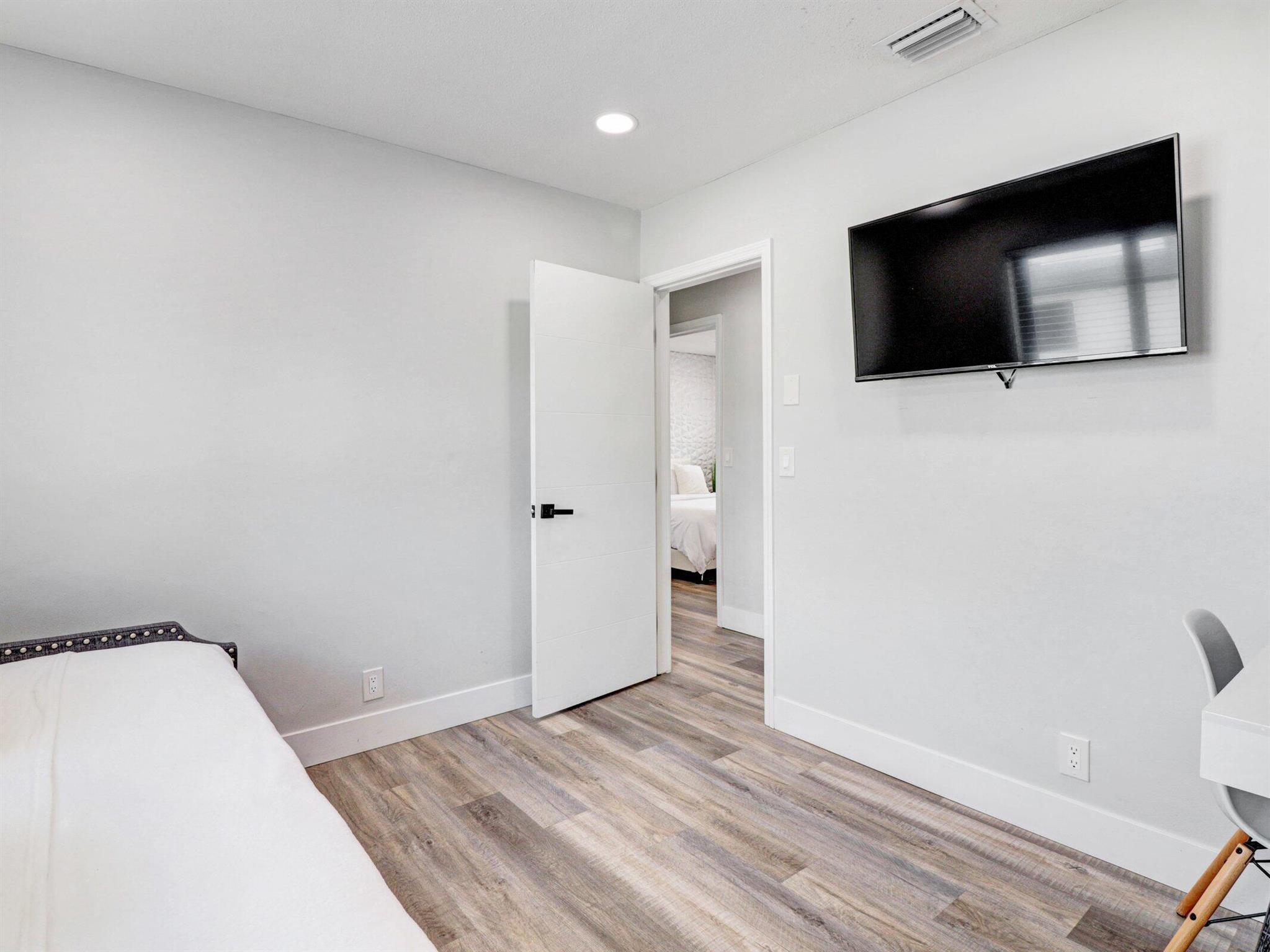 S/D OF 9-46-43 IN - Residential Income